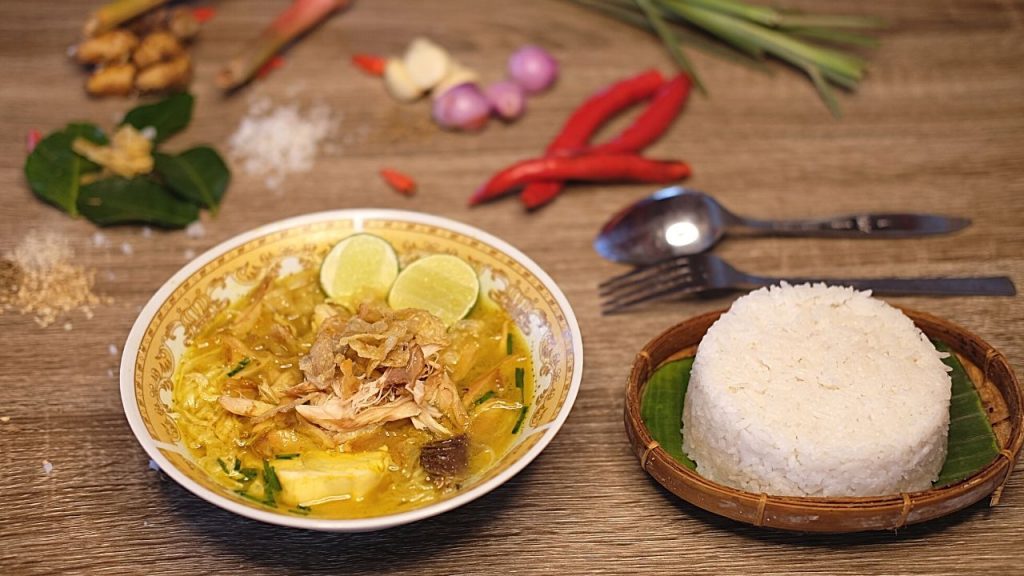 satu mangkok soto medan dengan nasi